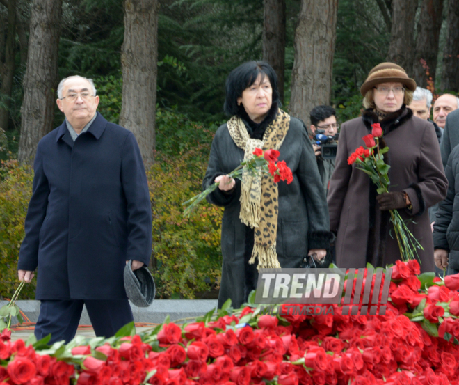 Azerbaijani public visits Alley of Honor to commemorate 12th death anniversary of Heydar Aliyev. Azerbaijan, Dec.12, 2015